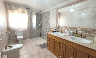 Reventa - Villa -
Yecla - Inland