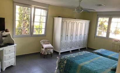 Reventa - Villa -
Orihuela Costa - Cabo Roig