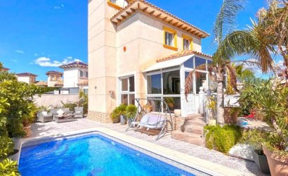 Herverkoop - Villa -
La Zenia - Costa Blanca