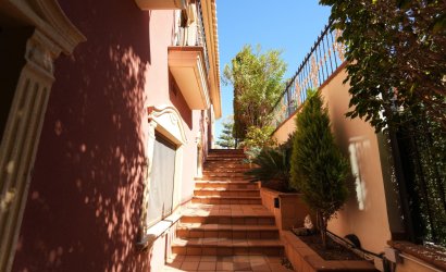 Resale - Villa -
Orihuela Costa - Campoamor