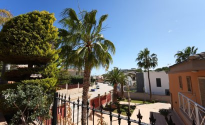 Resale - Villa -
Orihuela Costa - Campoamor