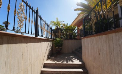 Resale - Villa -
Orihuela Costa - Campoamor