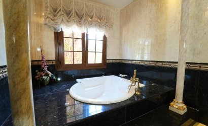 Resale - Villa -
Orihuela Costa - Campoamor