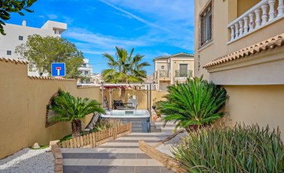 Revente - Villa -
Orihuela Costa - Costa Blanca