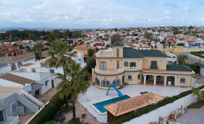 Resale - Villa -
Torrevieja - El Chaparral