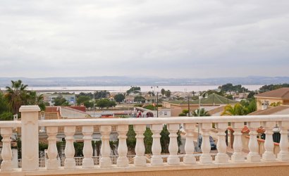 Herverkoop - Villa -
Torrevieja - El Chaparral