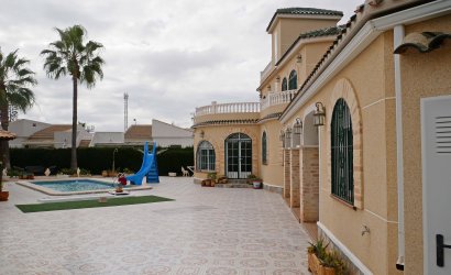 Resale - Villa -
Torrevieja - El Chaparral