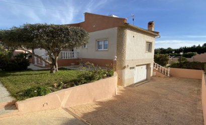 Resale - Villa -
Torrevieja