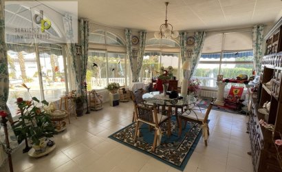 Resale - Villa -
Torrevieja - La Siesta