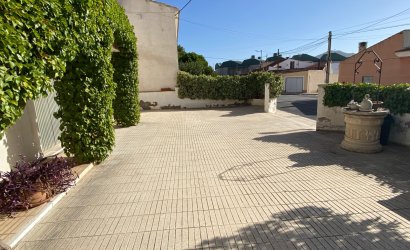 Resale - Townhouse -
Salinas