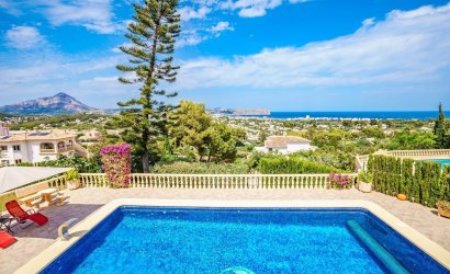 Resale - Villa -
Jávea - Montgó