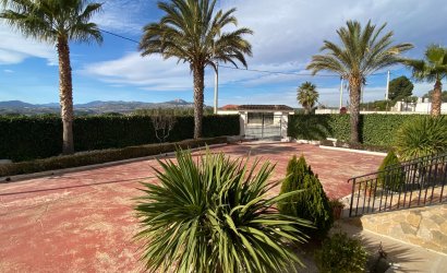 Revente - Country House -
Sax