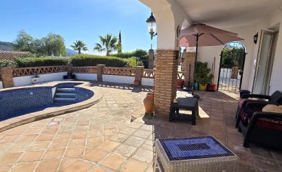 Reventa - Villa -
Vinuela - Inland