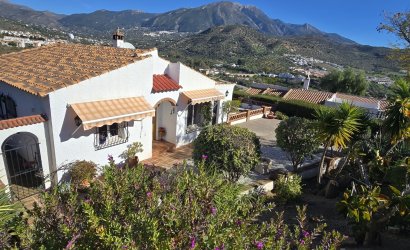 Reventa - Villa -
Vinuela - Inland