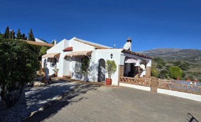 Reventa - Villa -
Vinuela - Inland