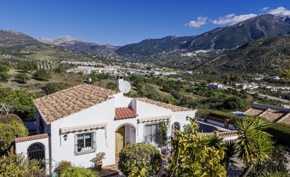 Reventa - Villa -
Vinuela - Inland