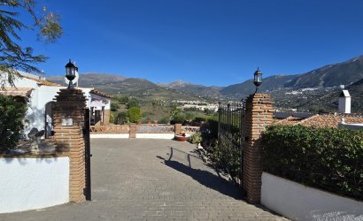 Reventa - Villa -
Vinuela - Inland