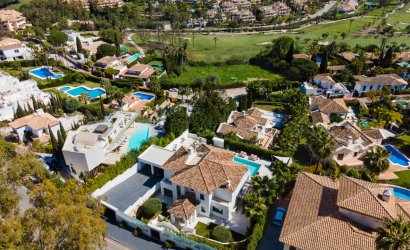 Resale - Villa -
Marbella - Nueva Andalucía