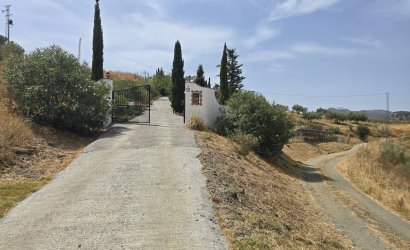Reventa - Villa -
Vinuela - Inland