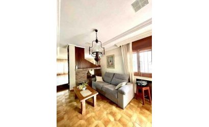 Herverkoop - Villa -
Orihuela Costa - Campoamor