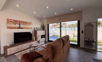 Resale - Villa -
Villamartin - Costa Blanca