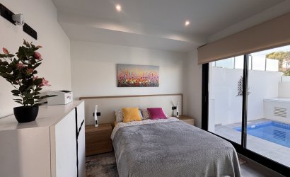 Resale - Villa -
Villamartin - Costa Blanca