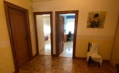 Herverkoop - Villa -
Petrer