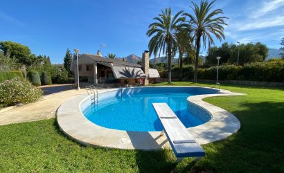 Herverkoop - Villa -
Petrer