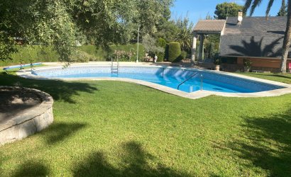 Herverkoop - Villa -
Petrer