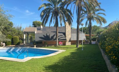 Herverkoop - Villa -
Petrer