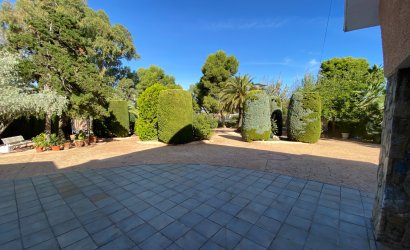 Herverkoop - Villa -
Petrer