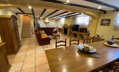 Herverkoop - Villa -
Petrer