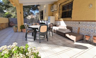 Resale - Villa -
Orihuela Costa - Villamartín