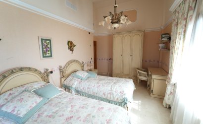 Resale - Villa -
Orihuela Costa - Campoamor