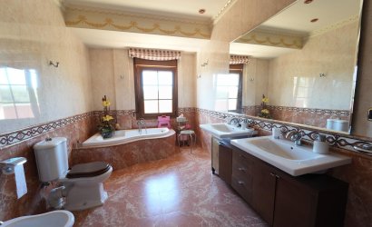 Resale - Villa -
Orihuela Costa - Campoamor