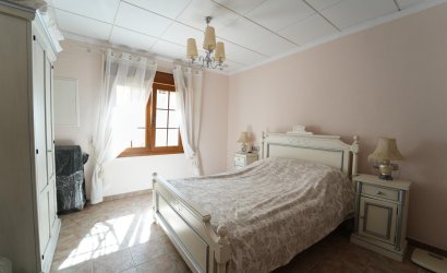 Resale - Villa -
Orihuela Costa - Campoamor