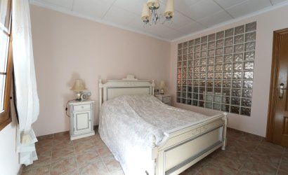 Resale - Villa -
Orihuela Costa - Campoamor