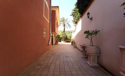 Resale - Villa -
Orihuela Costa - Campoamor