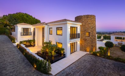 Resale - Villa -
Marbella - Nueva Andalucía