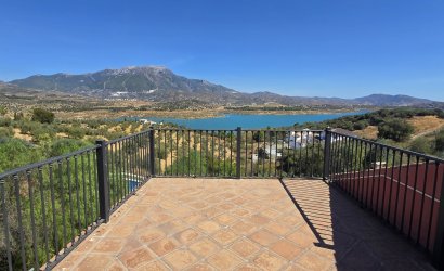 Reventa - Villa -
Vinuela - Inland