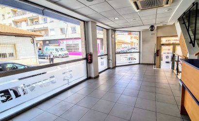 Reventa - Comercial -
Torrevieja - Center