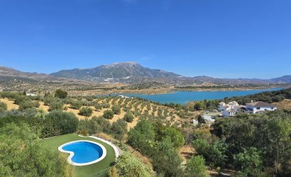 Reventa - Villa -
Vinuela - Inland