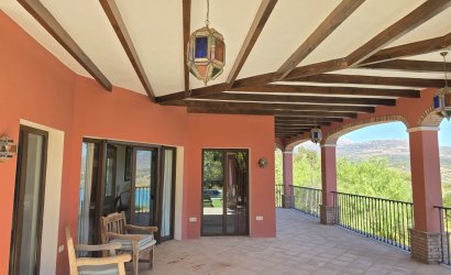 Reventa - Villa -
Vinuela - Inland