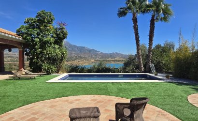 Reventa - Villa -
Vinuela - Inland