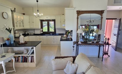 Reventa - Villa -
Vinuela - Inland