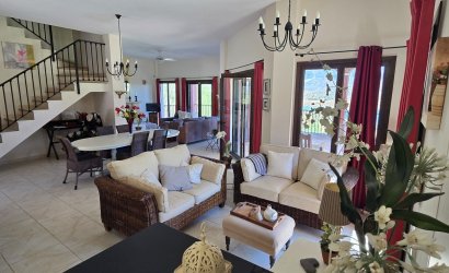 Reventa - Villa -
Vinuela - Inland