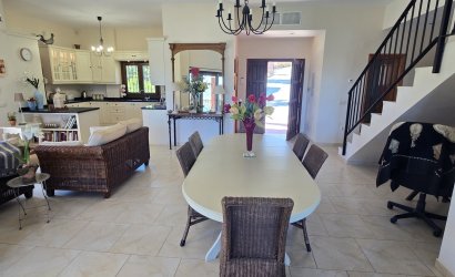 Reventa - Villa -
Vinuela - Inland