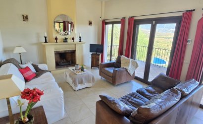 Reventa - Villa -
Vinuela - Inland