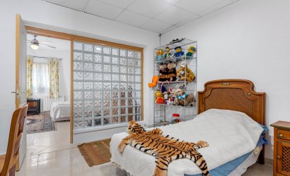 Herverkoop - Villa -
Jacarilla - Inland