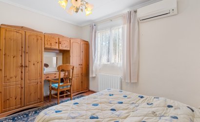 Herverkoop - Villa -
Jacarilla - Inland